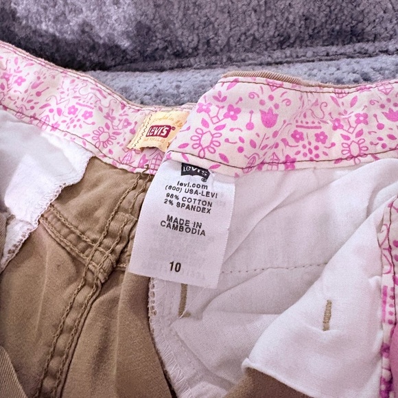 Levi's Women's Tan Shorts - Picture 3 of 4